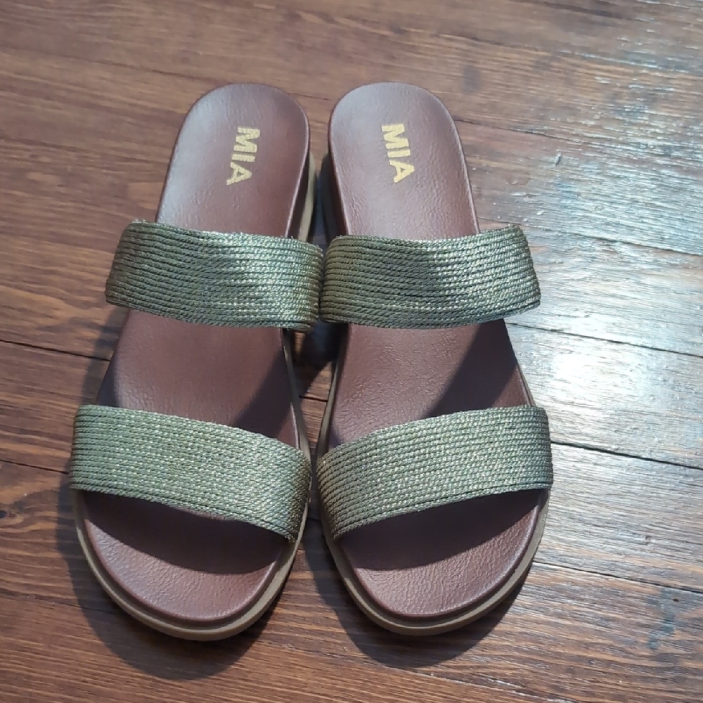 NWOT MIA Catriona Sandal